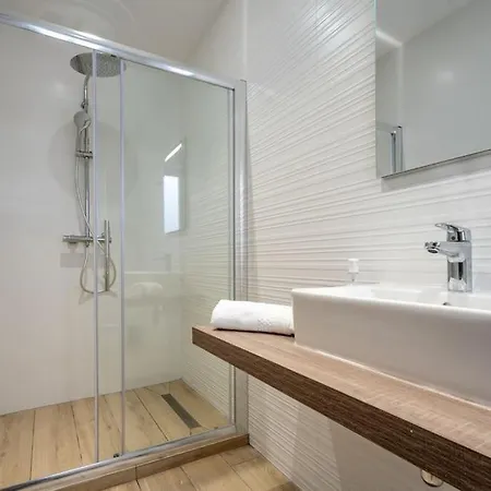 Bright And Modern 2 Bedroom Penthouse Is-Swieqi