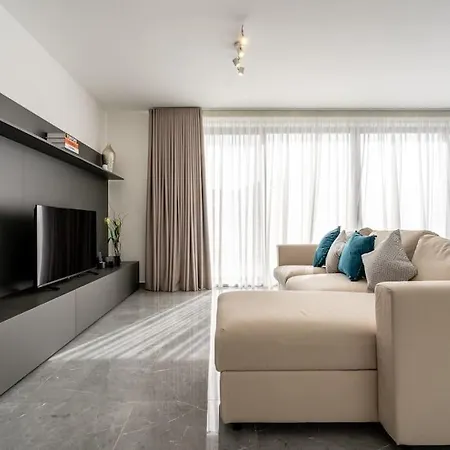 Apartment Bright And Modern 2 Bedroom Penthouse *