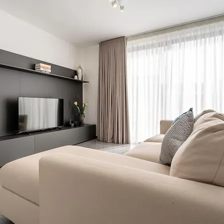 Bright And Modern 2 Bedroom Penthouse Apartment