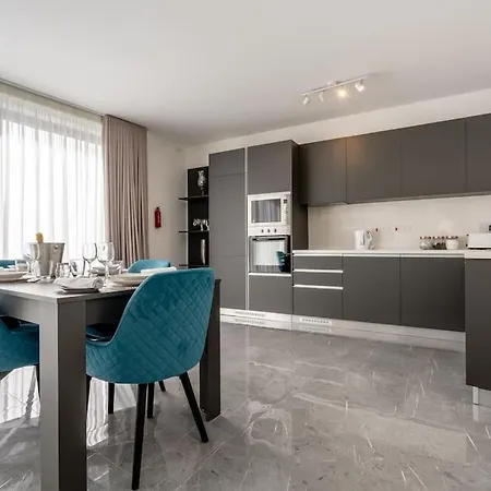 Bright And Modern 2 Bedroom Penthouse Apartment