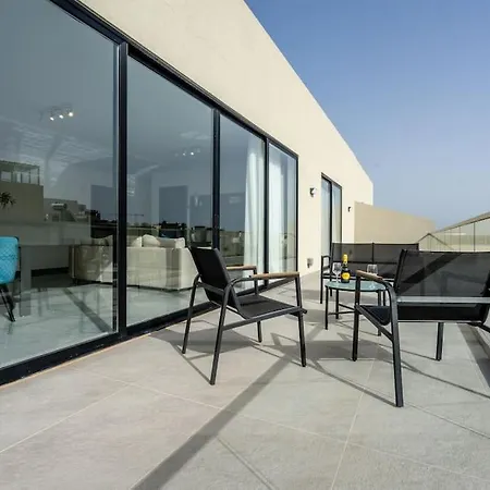 Apartment Bright And Modern 2 Bedroom Penthouse *