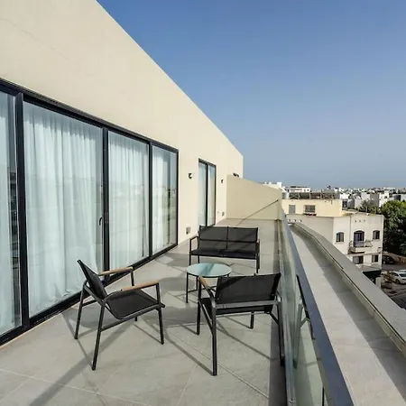 Bright And Modern 2 Bedroom Penthouse Is-Swieqi