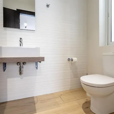 Bright And Modern 2 Bedroom Penthouse