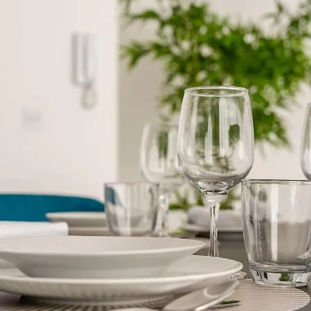 Bright And Modern 2 Bedroom Penthouse Apartment