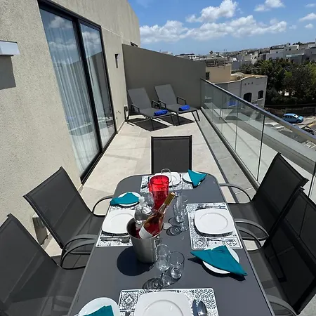 Bright And Modern 2 Bedroom Penthouse Apartment Is-Swieqi