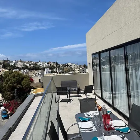 Bright And Modern 2 Bedroom Penthouse *